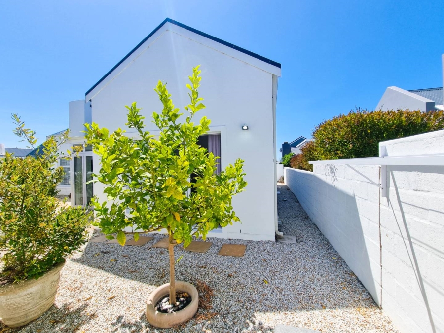 2 Bedroom Property for Sale in Sandbaai Western Cape